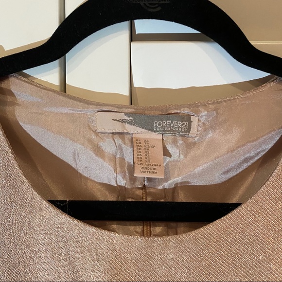 Pink crop top - Picture 2 of 3